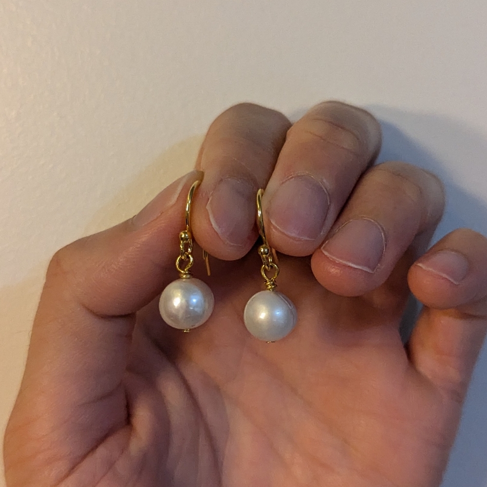 The Dimpled Pearl drop earrings